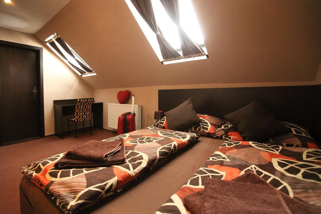 Penzion Skorpion Senec Kamer foto