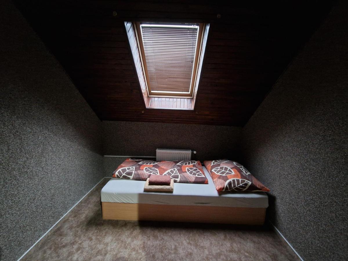 Penzion Skorpion Senec Buitenkant foto